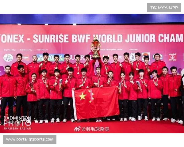 中国青年羽毛球队重夺苏汉迪纳塔杯围绕五星红旗欢庆再创辉煌